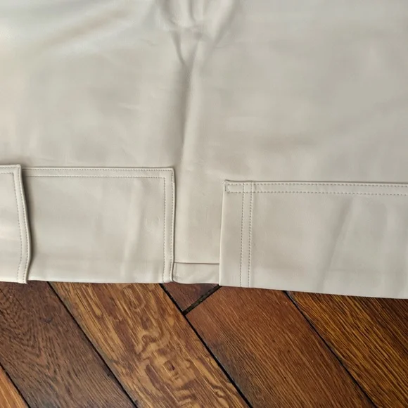 Express High Waisted Faux Leather Wide Leg Cargo Pants - Super soft - 4 - Picture 3 of 5